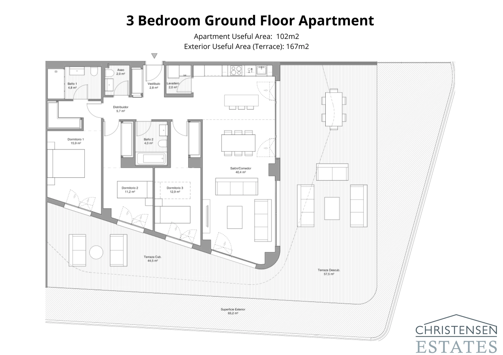 Den rymliga markplansbostaden med tre sovrum erbjuder en generös terrass och privat trädgård, perfekt för familjeliv och underhållning.