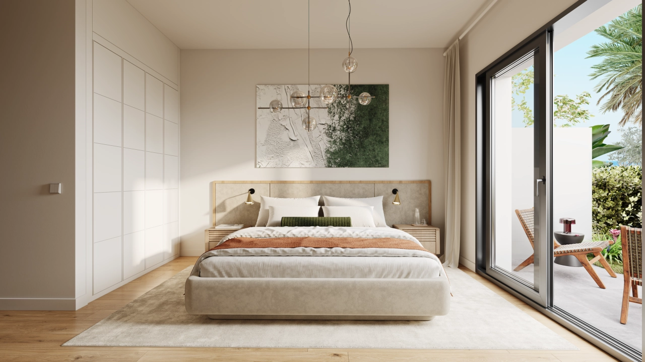 Ett fridfullt master bedroom designat för vila och avkoppling, med direkt tillgång till en uteplats.