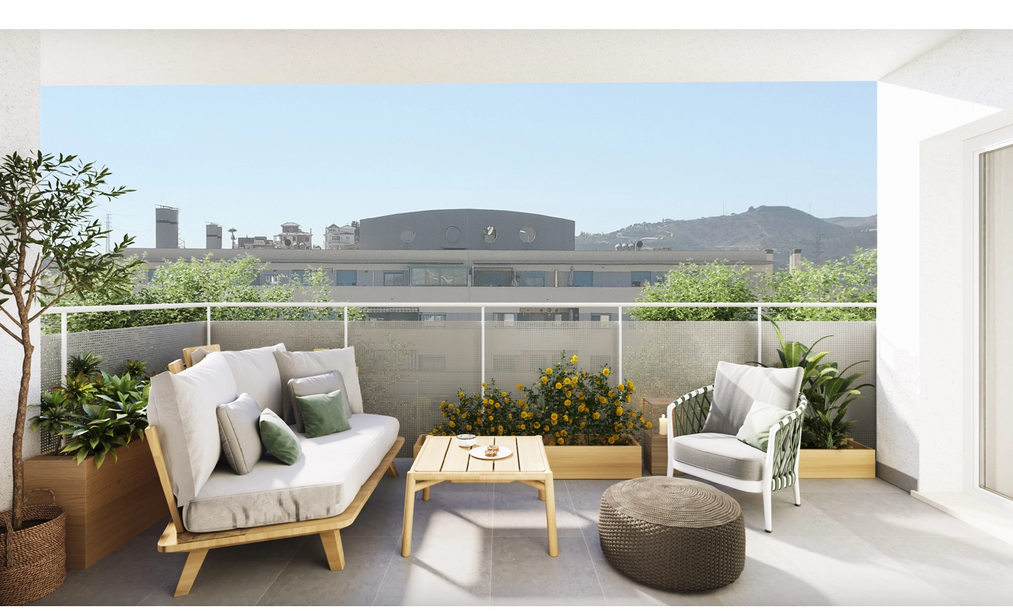 Njut av ditt eget privata uterum, perfekt för avkoppling eller middagar.