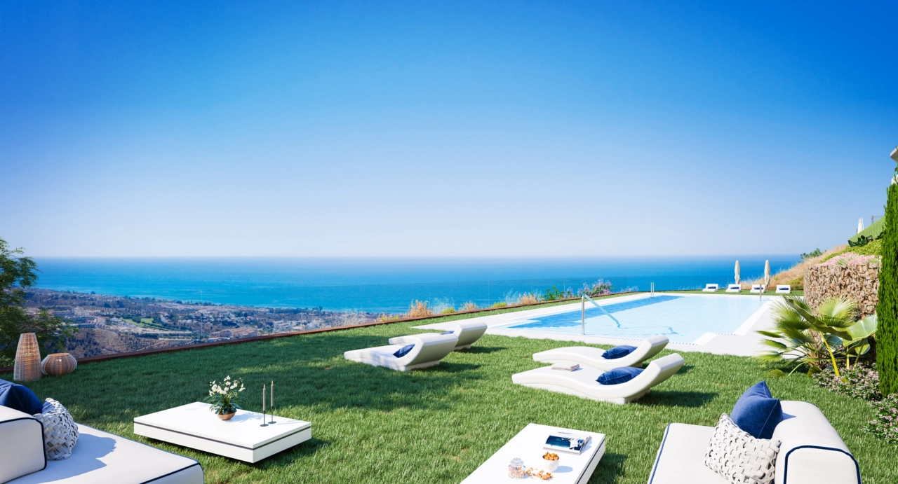 Koppla av vid poolen i en vacker miljö med panoramautsikt.