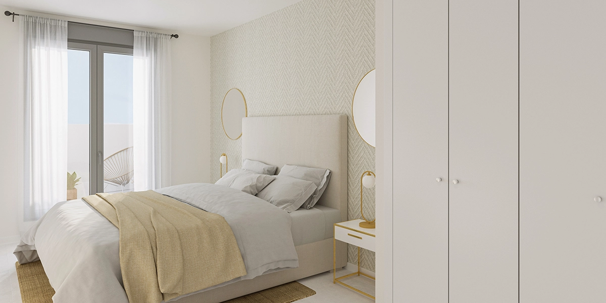 Det rofyllda master bedroom erbjuder en lugn tillflyktsort med rikligt naturligt ljus.