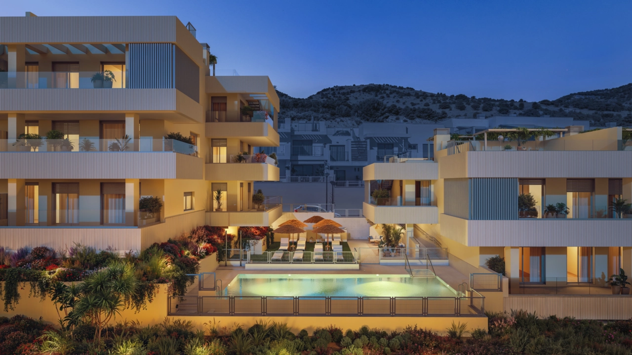 Den gemensamma poolen erbjuder en perfekt oas för avkoppling och nöje.