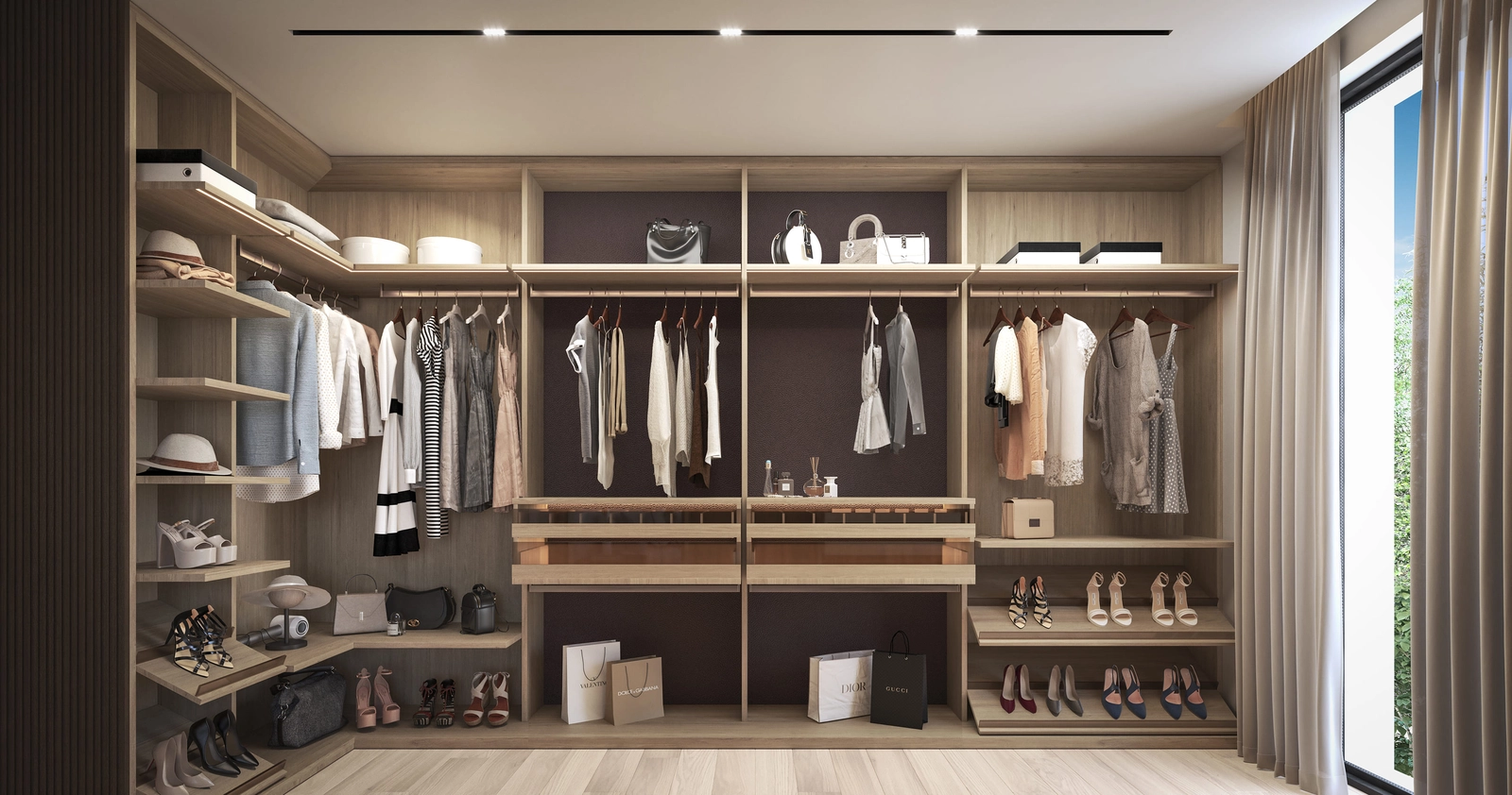 En rymlig och vackert designad walk-in-closet erbjuder gott om förvaring i en elegant miljö.