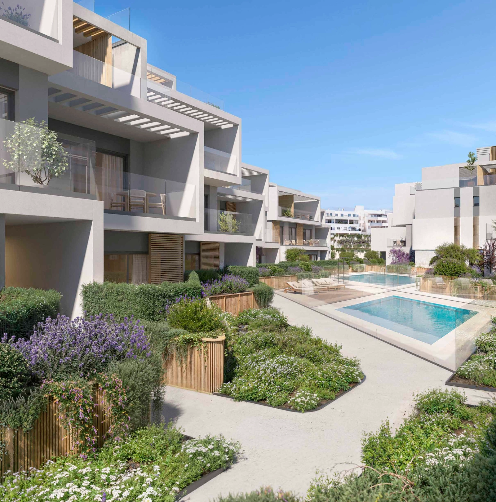 Vackert anlagda trädgårdar skapar en fridfull och naturlig miljö i hela gemenskapen.