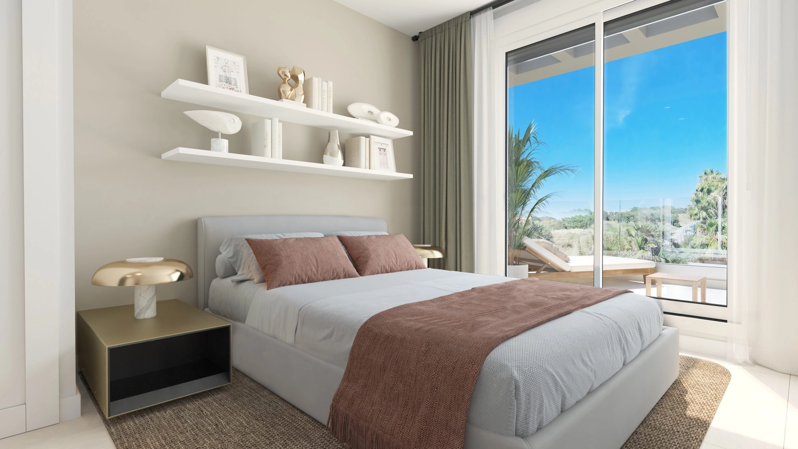 Ett rofyllt master bedroom med direkt tillgång till terrassen och uteplatsen.