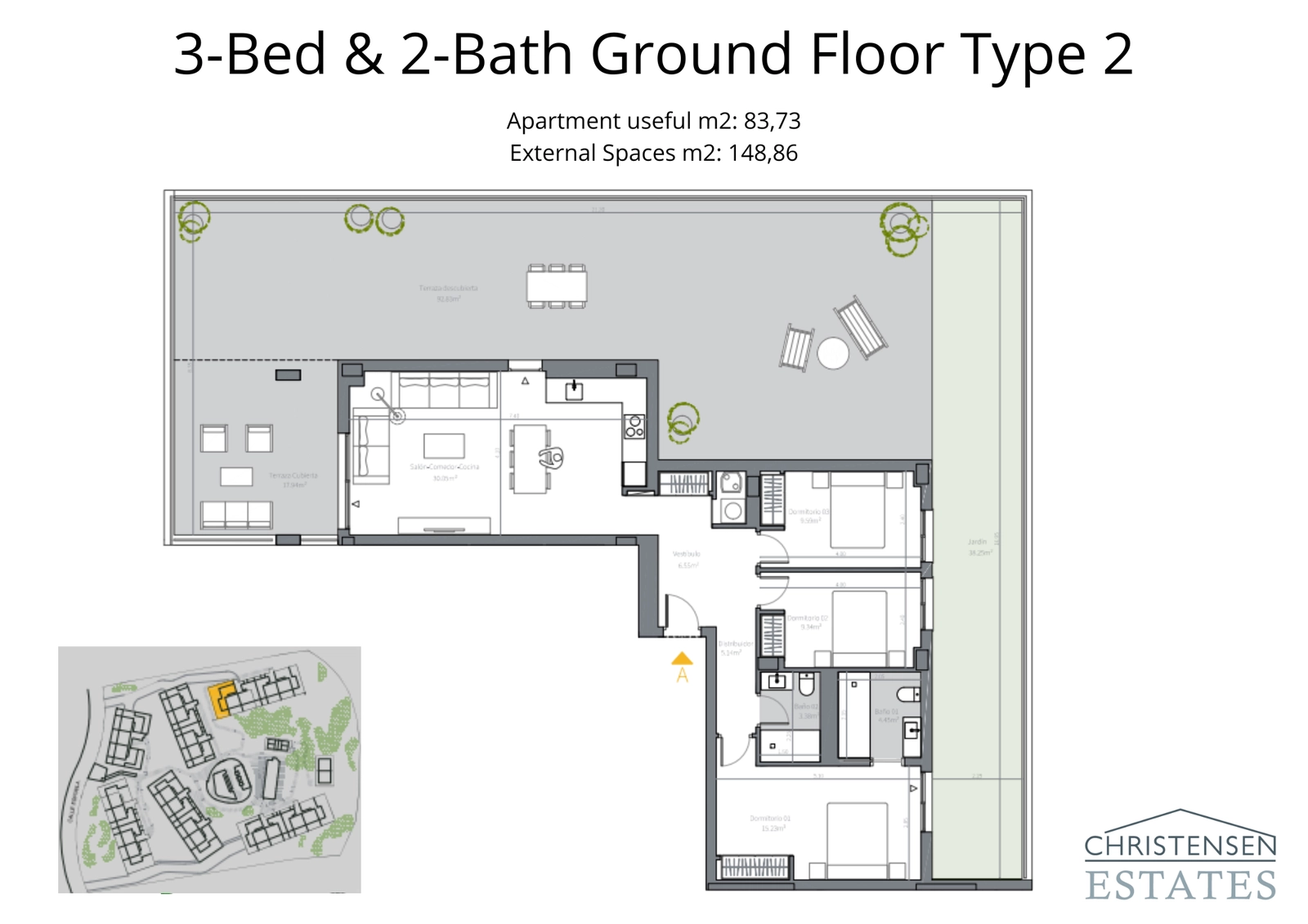 En rymlig lägenhet på bottenvåningen med tre sovrum, med en imponerande terrass som sträcker sig runt och trädgårdsyta.
