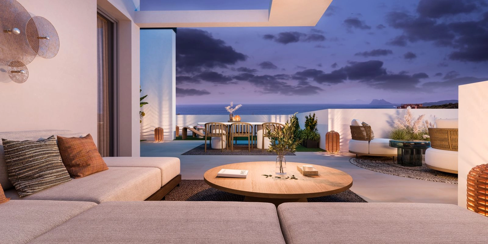 Din privata terrass, en perfekt plats för oförglömliga kvällar med utsikt över havet, Gibraltar och Afrika.