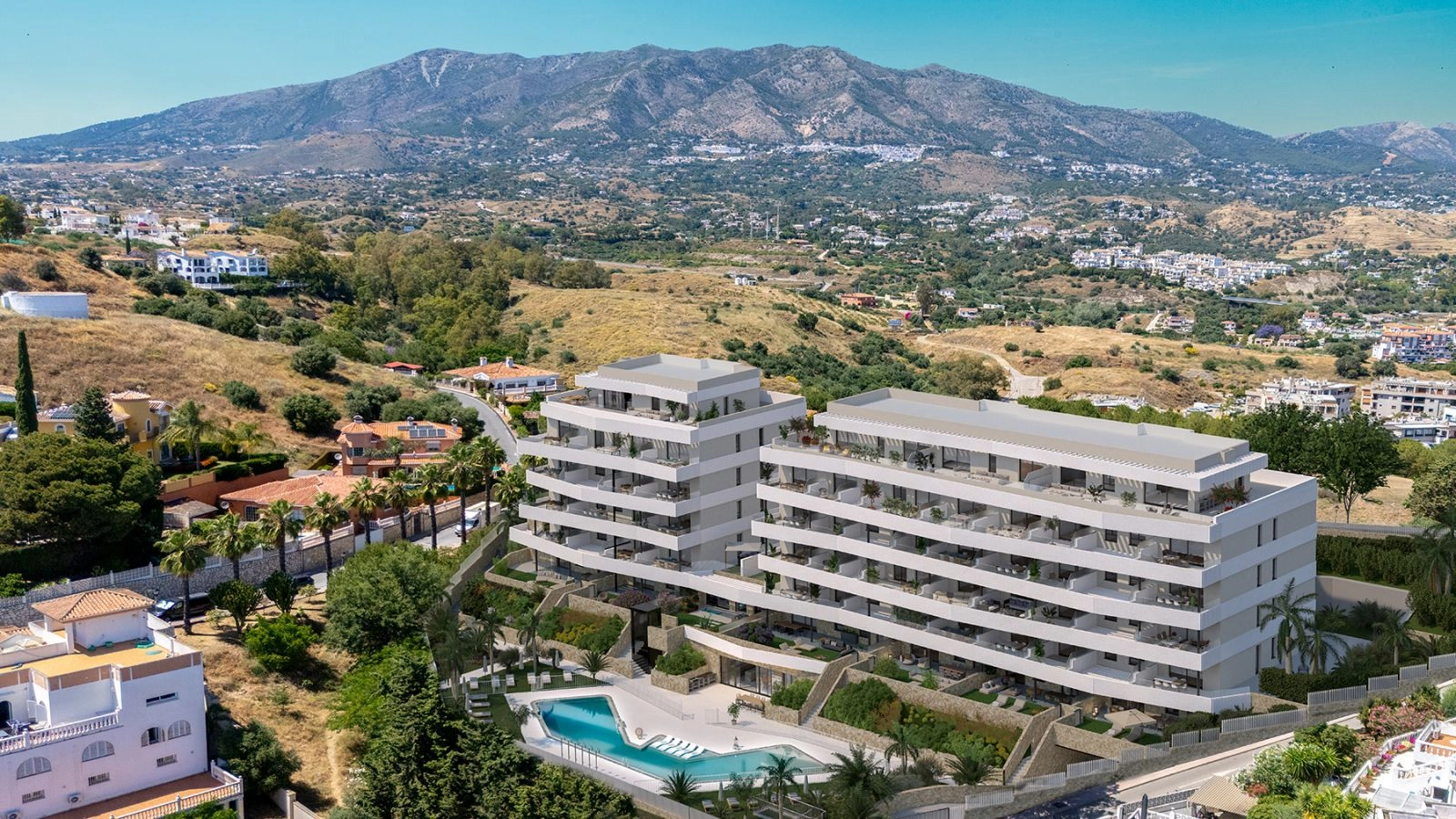 En flygvy över fastigheten, inbäddad i Mijas kullar med bergen som en fantastisk bakgrund.