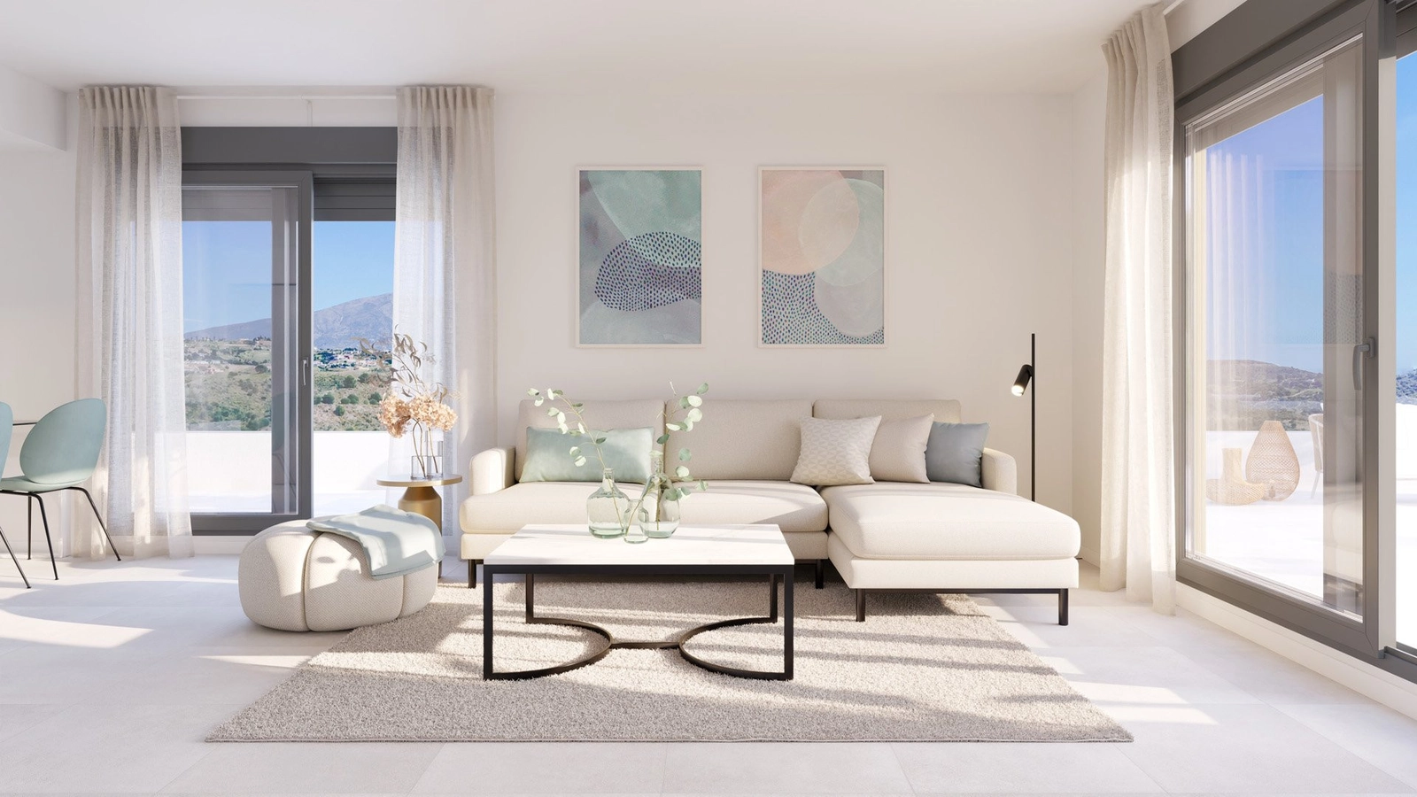 Solljuset fyller det eleganta vardagsrummet, som smidigt ansluter till den privata terrassen.