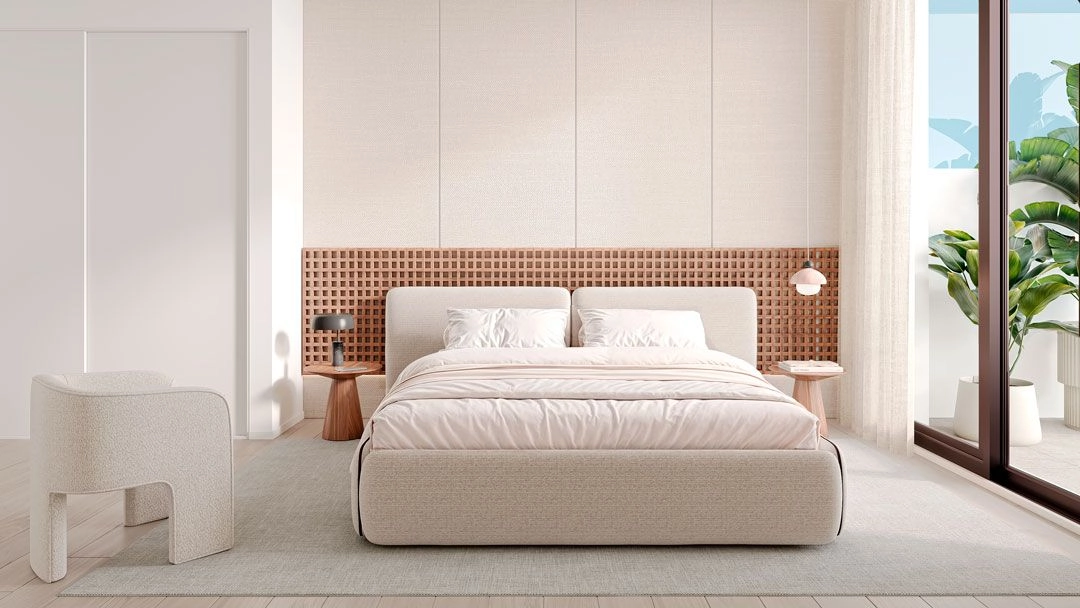 Master sovrummet erbjuder en fridfull tillflyktsort med en lugn, neutral design och naturligt ljus.