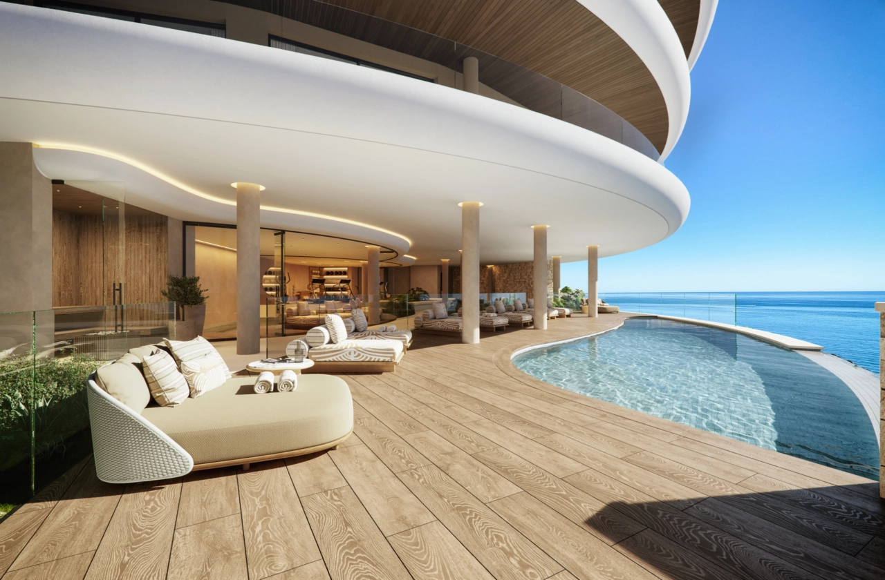 Den eleganta gemensamma infinitypoolen, en perfekt oas för avkoppling medan du njuter av den oändliga havsutsikten.