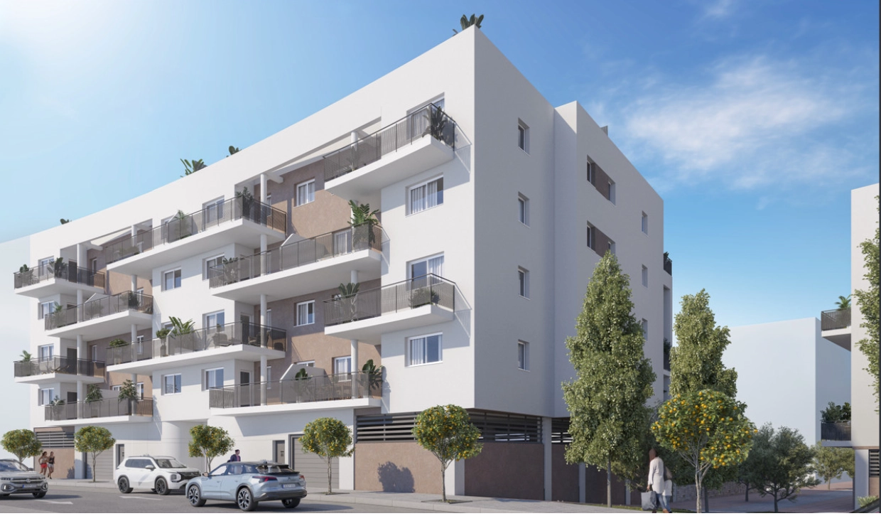 En vy över Los Olivos Residencials moderna arkitektoniska design, ett nytt landmärke i Vélez-Málaga.