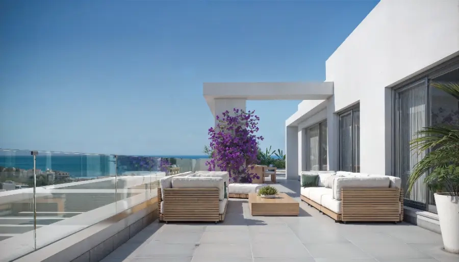 Rymliga terrasser designade för att njuta av den fantastiska havsutsikten över Costa del Sol.